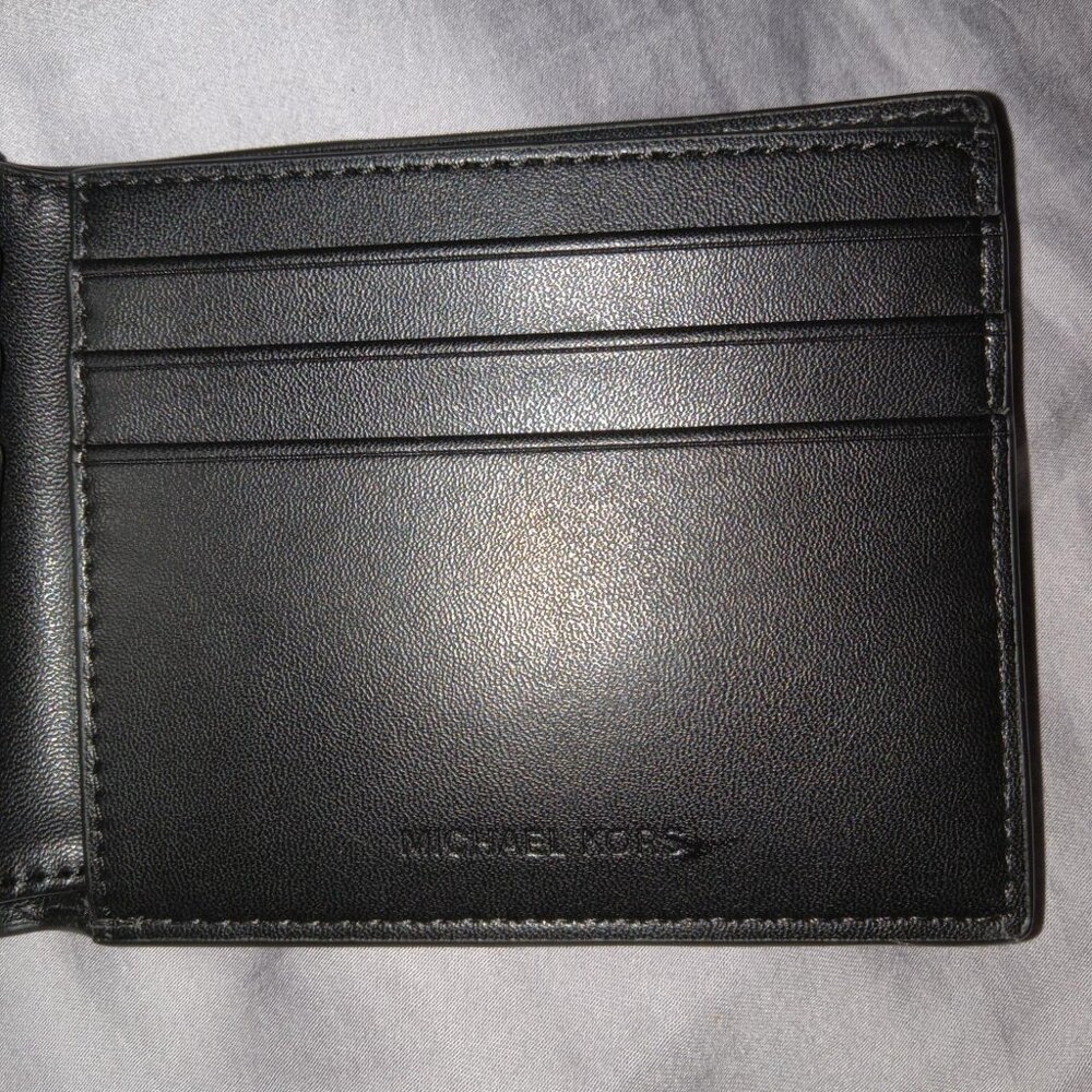 Micheal Kors Men's Wallet - Picture 5 of 5